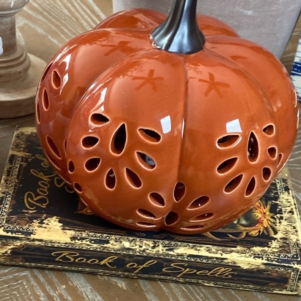 Vintage Inspired Halloween Salem Gothic Witch Spell Potion Faux Book Box NEW - Picture 3 of 6